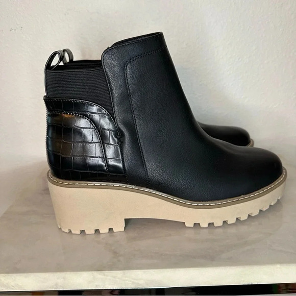 DV By Dolce Vita Womens Rancher Chelsea Black Ankle Wedge Boots Size 10 - Picture 3 of 8